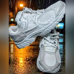 Nike V5 RNR~Unisex Men's Size 10~Women's Size 11.5~NIB